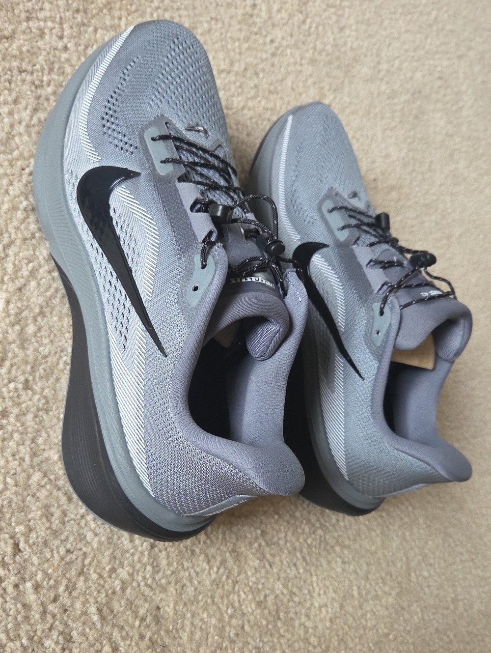 Nike Men's Light Gray Athletic Running Shoes with Black Swoosh